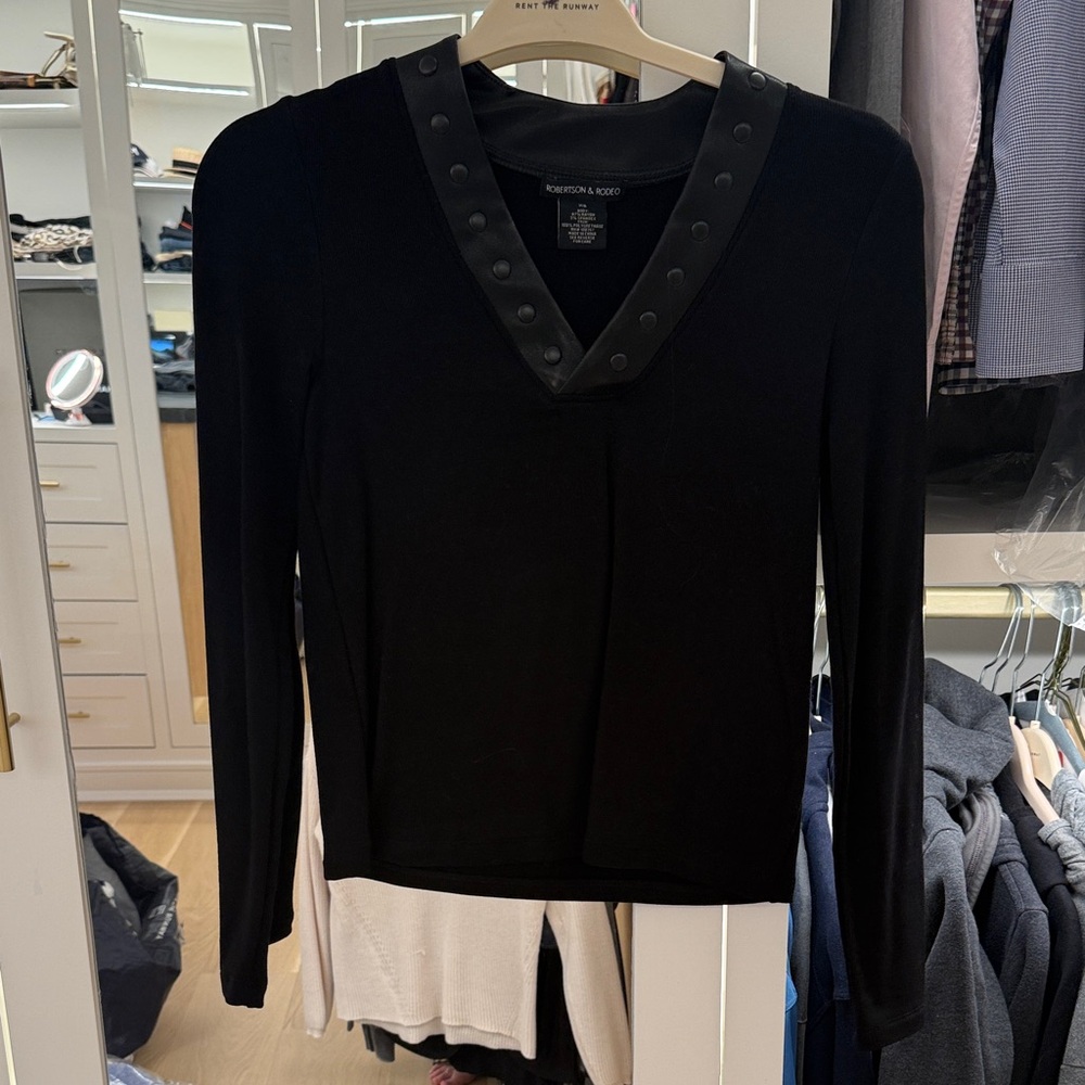 Elegant Black V-Neck Long Sleeve Top